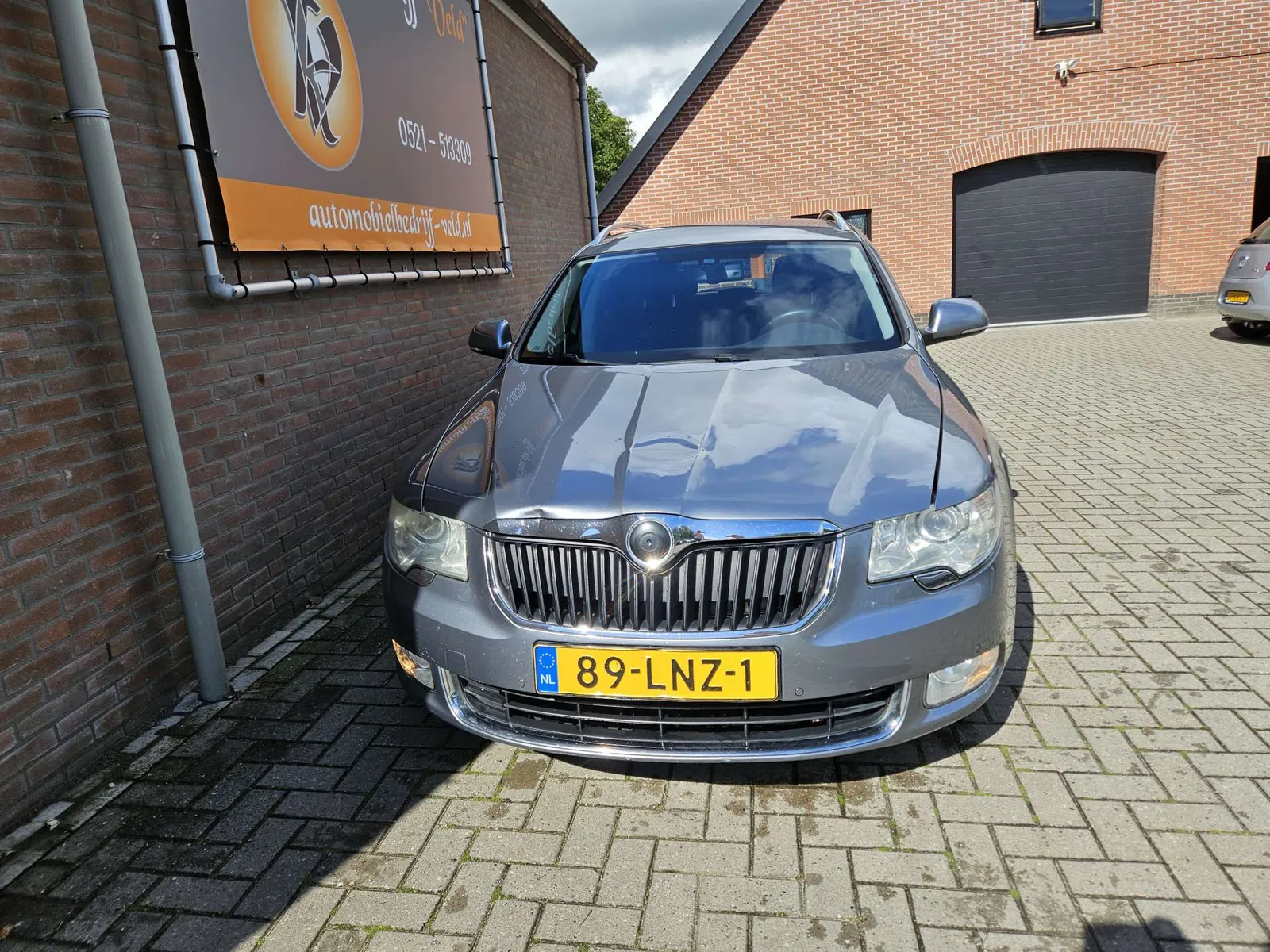 Skoda Superb Combi 2010 photo 2