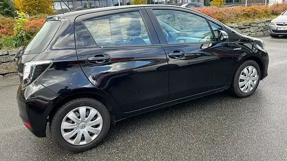 Toyota Yaris 2013 photo 4