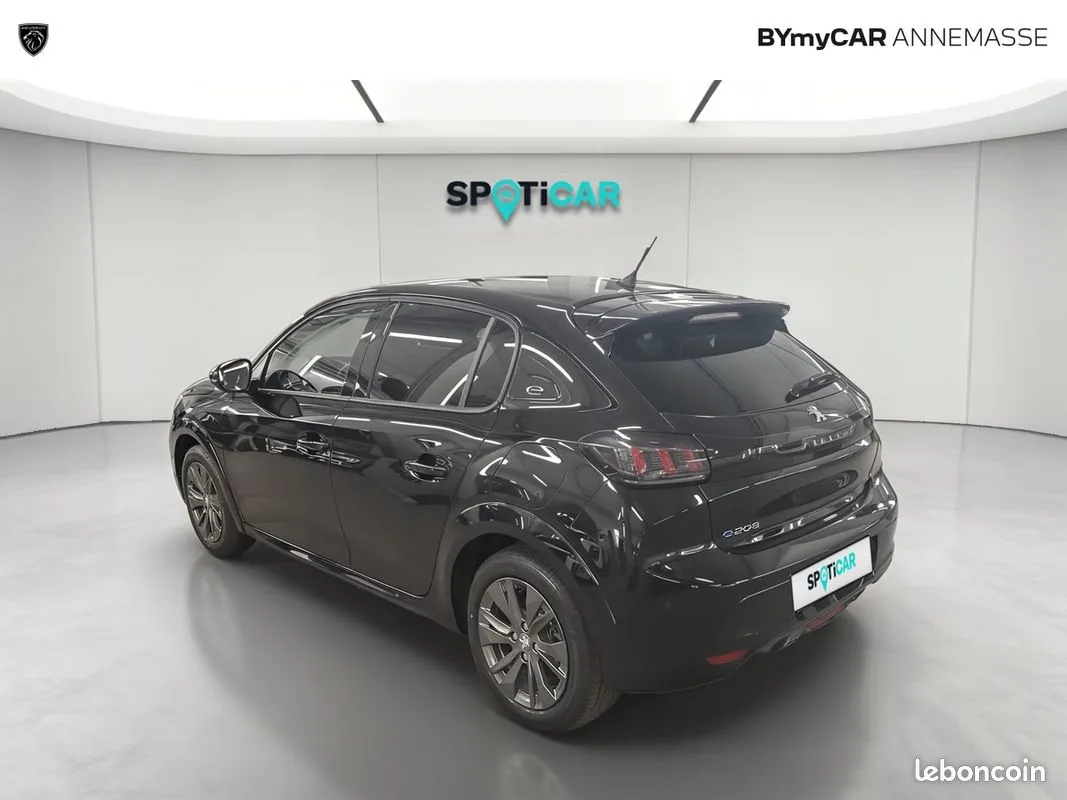 Peugeot 208 2022 photo 3
