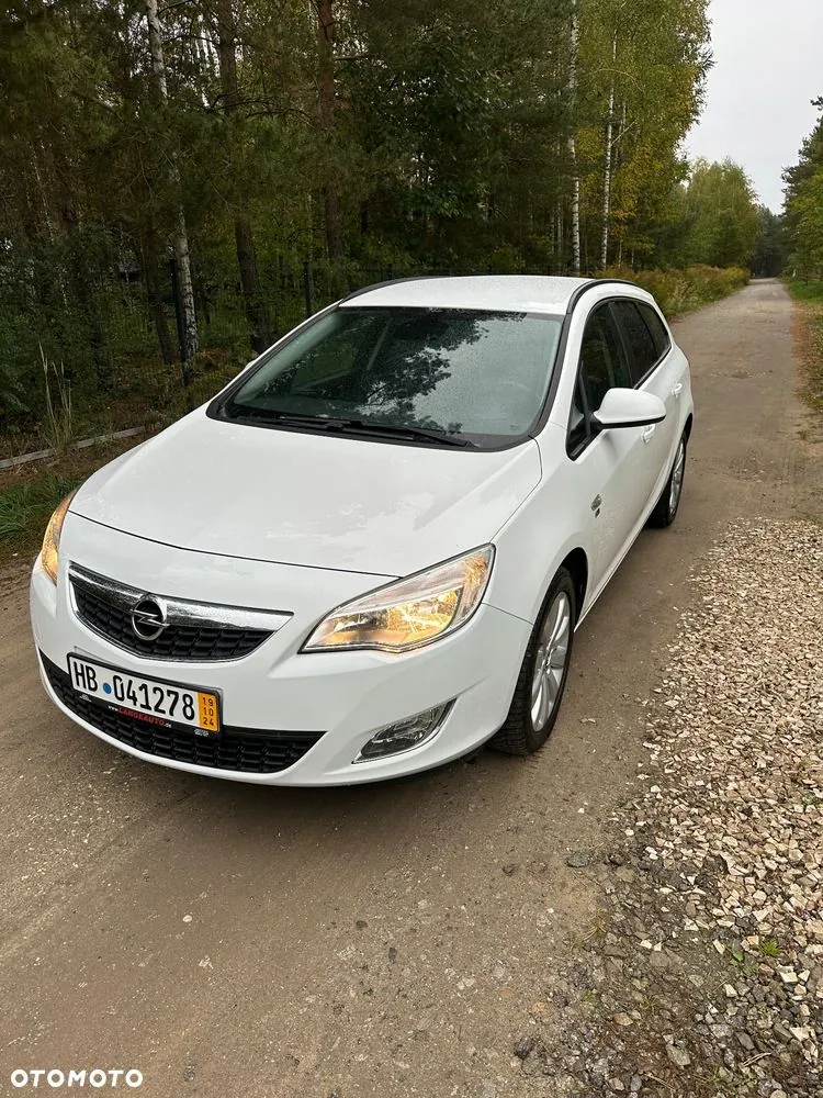 Opel Astra 2012 photo 3
