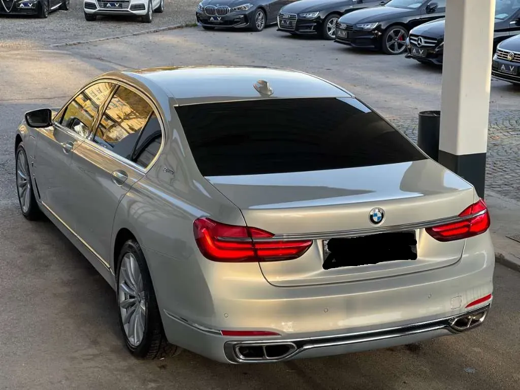BMW 7 Series 2016 photo 2