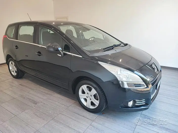 Peugeot 5008 2012 photo 3
