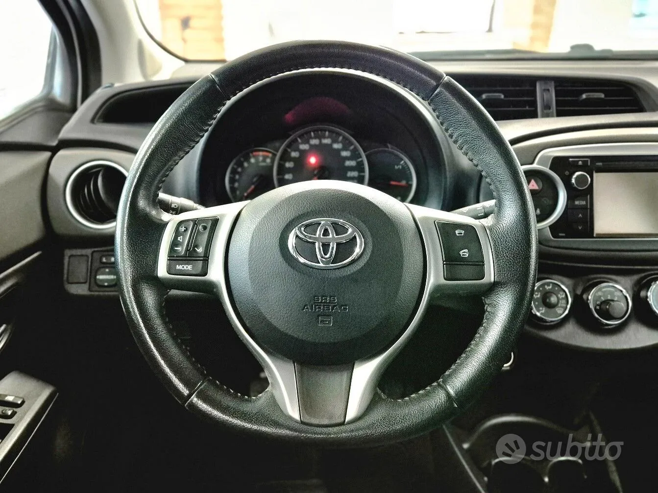 Toyota Yaris 2013 photo 4