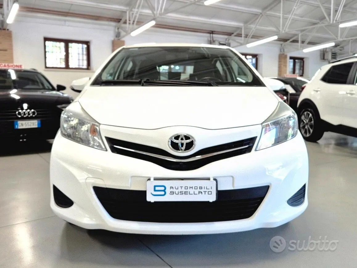 Toyota Yaris 2013 photo 2