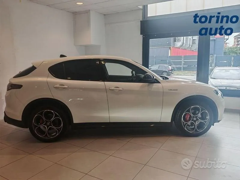 Alfa Romeo Stelvio 2024 photo 2