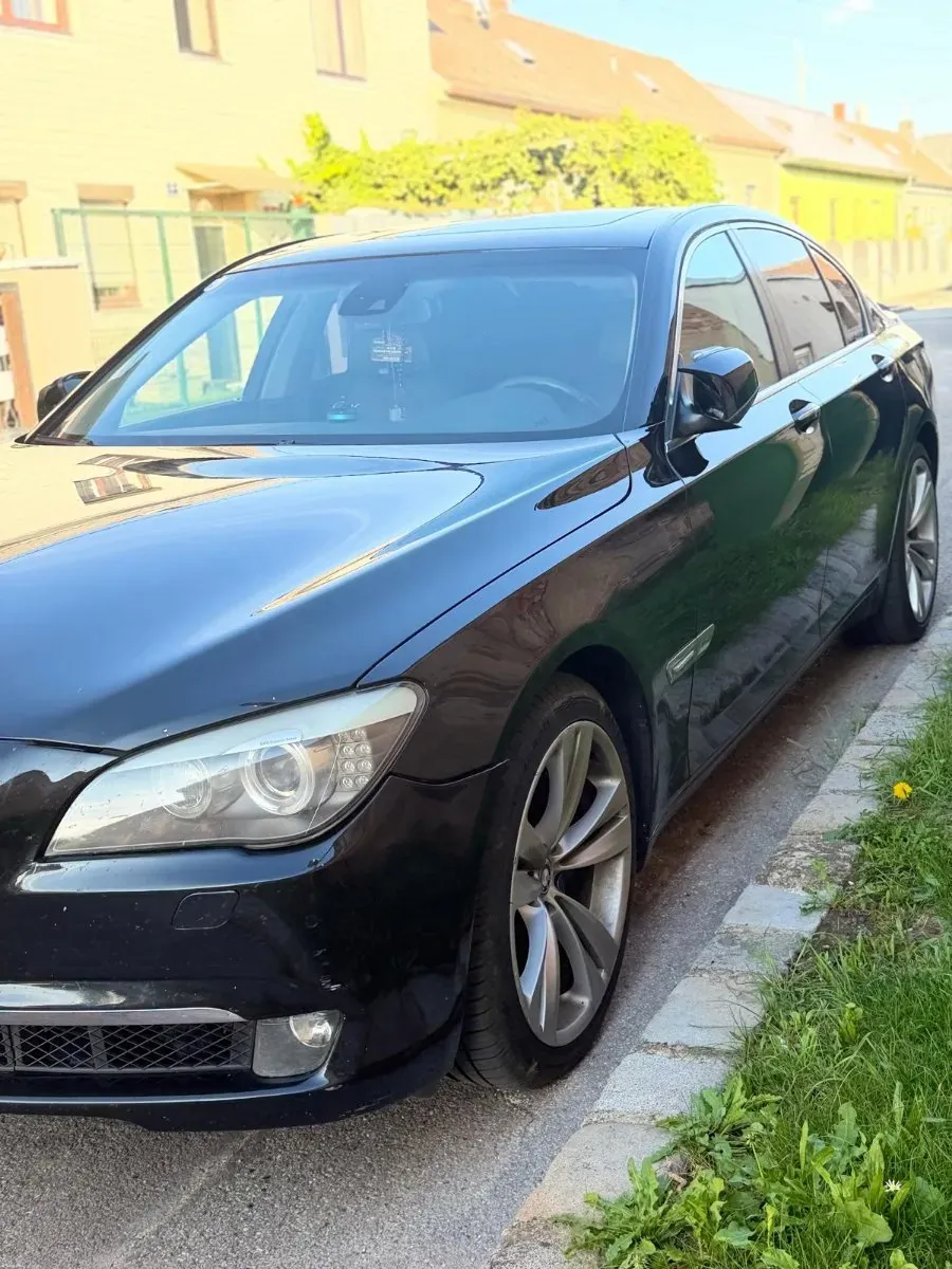 BMW 7 Series 2010 photo 3