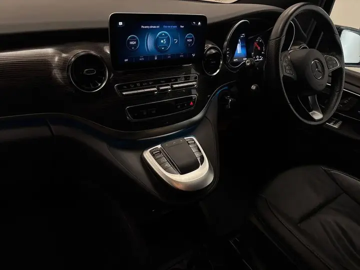 Mercedes-Benz Eqv 2021 photo 5