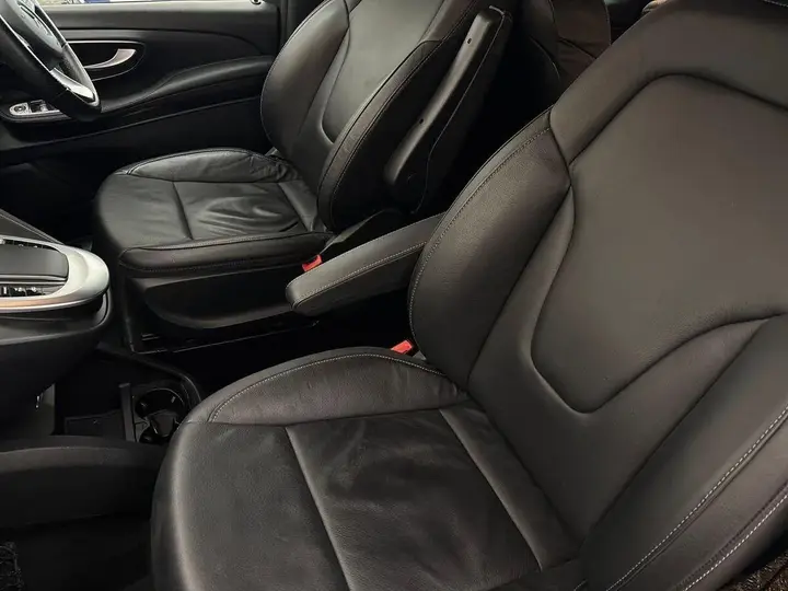 Mercedes-Benz Eqv 2021 photo 3