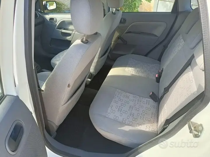 Ford Fiesta 2003 photo 4