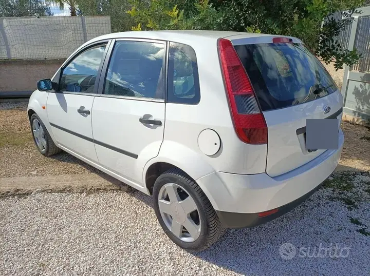 Ford Fiesta 2003 photo 2