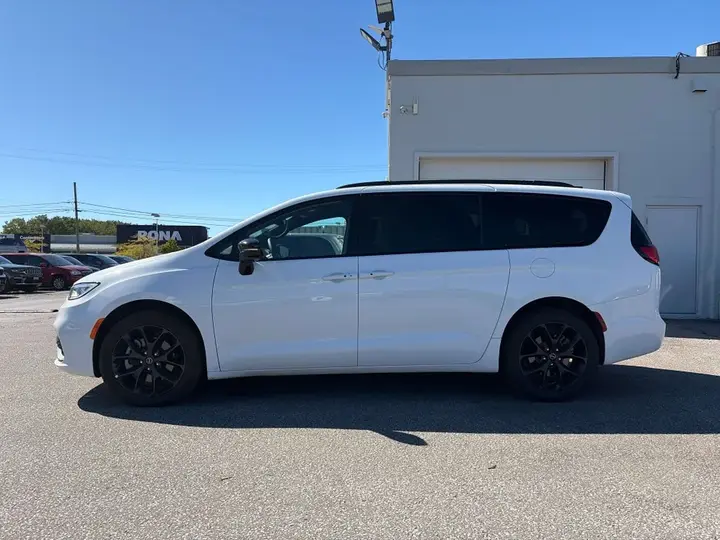 Chrysler Pacifica 2026 photo 4