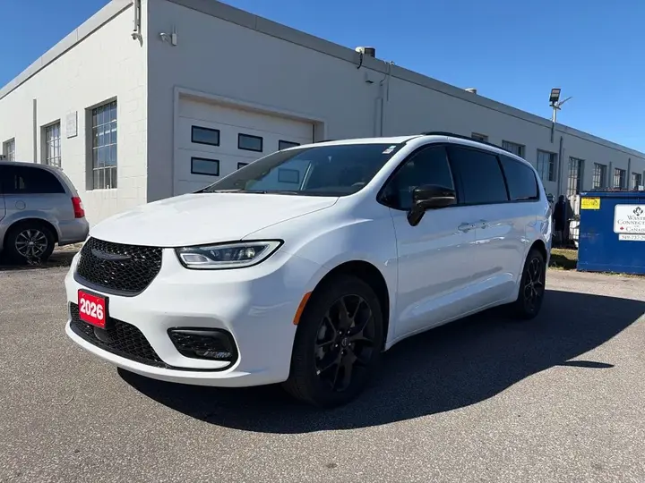 Chrysler Pacifica 2026 photo 3