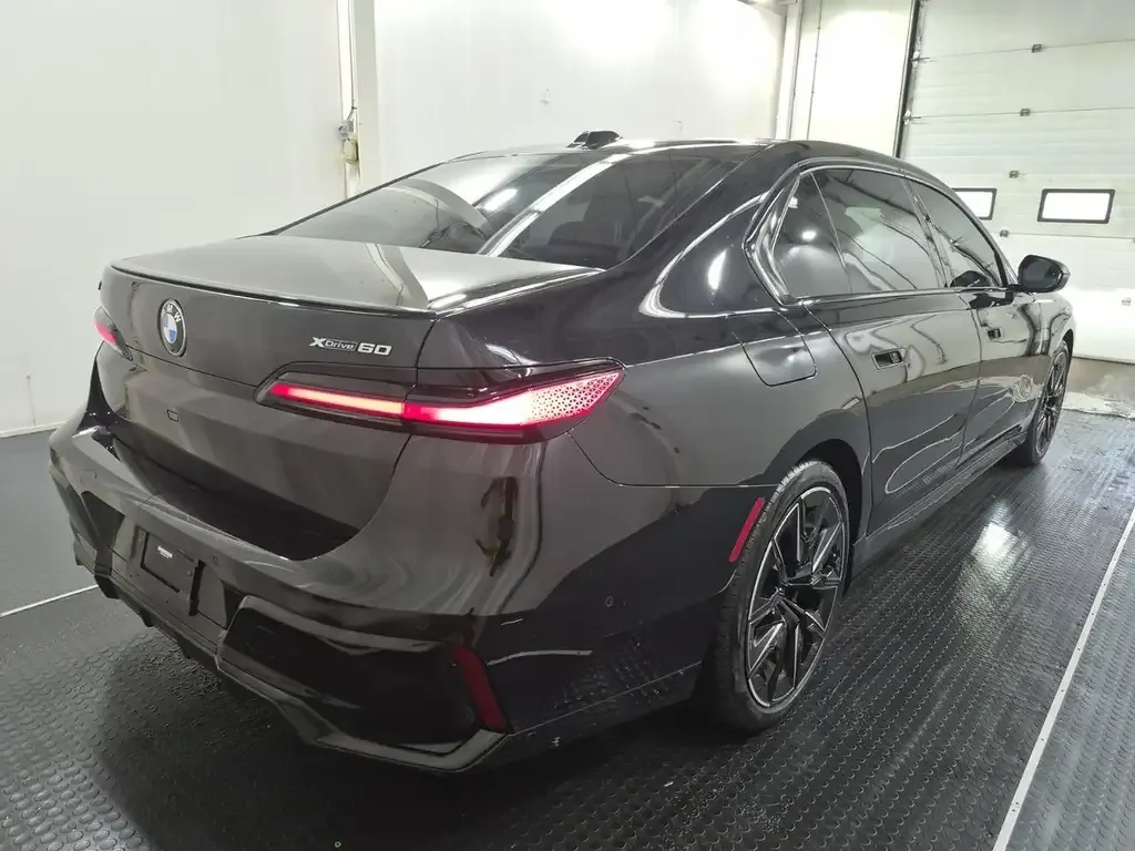 BMW I7 2023 photo 2