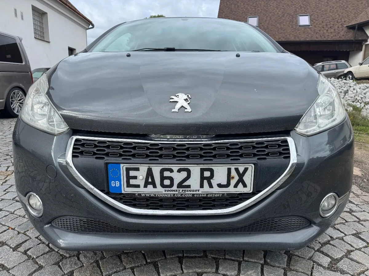 Peugeot 208 photo 5