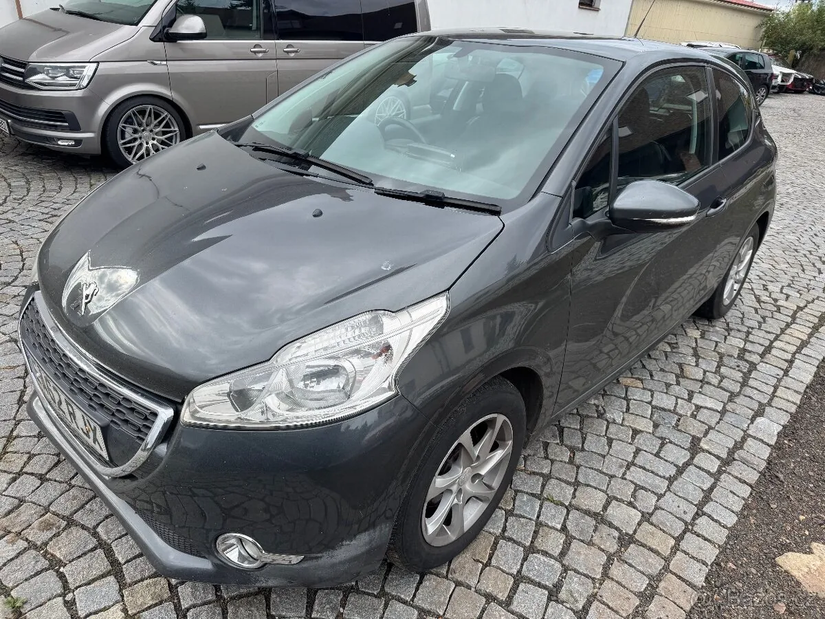 Peugeot 208 photo 4