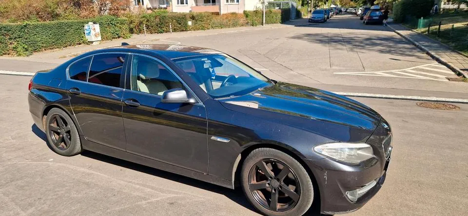 BMW 523I