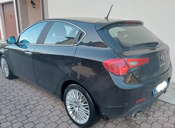 Alfa Romeo Giulietta 2011 photo 2