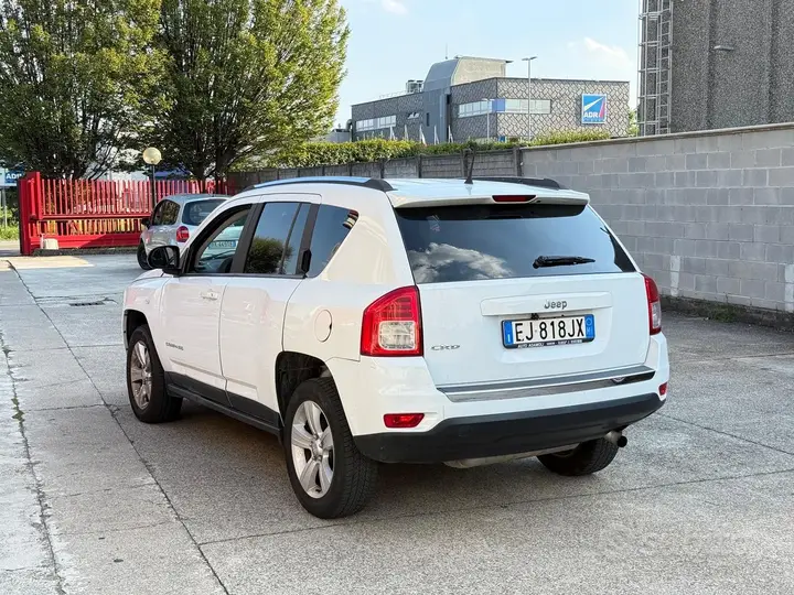 Jeep Compass 2012 photo 4