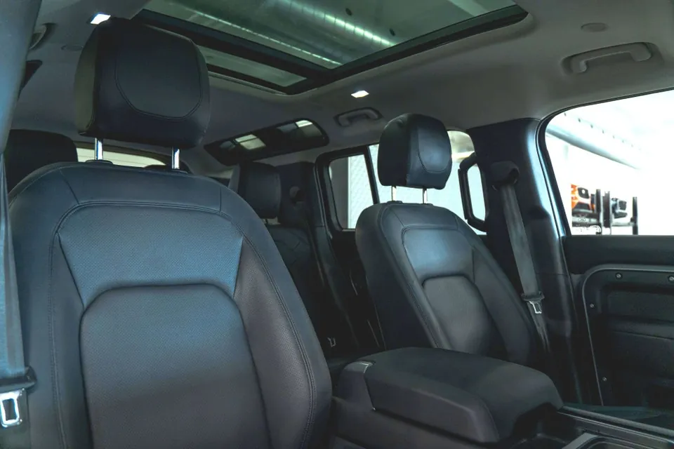 Land Rover Defender 2024 photo 3