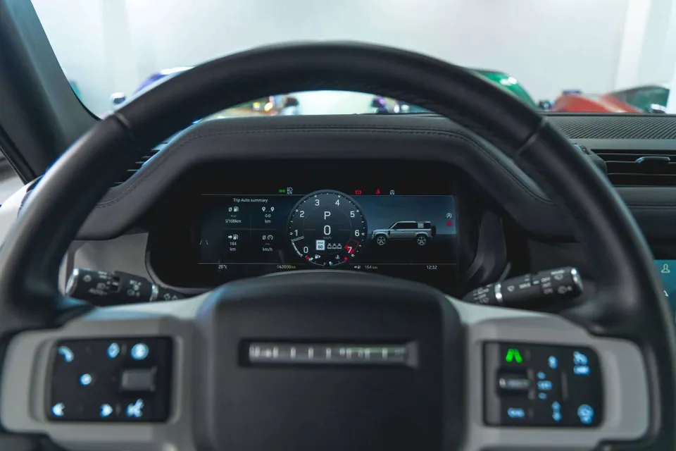 Land Rover Defender 2024 photo 4