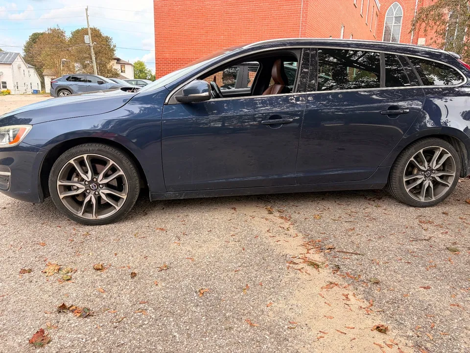 Volvo V60 2015 photo 2