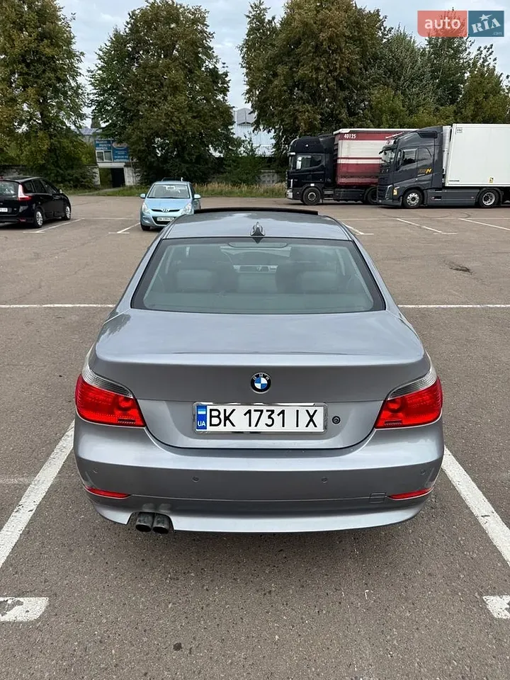 BMW 5 Series 2004 photo 2