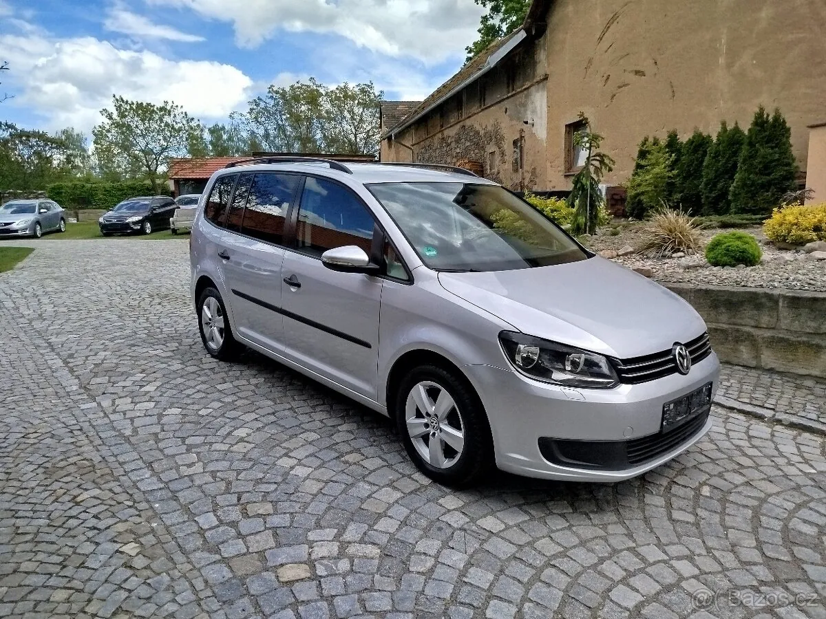 Volkswagen Touran 2011 photo 3