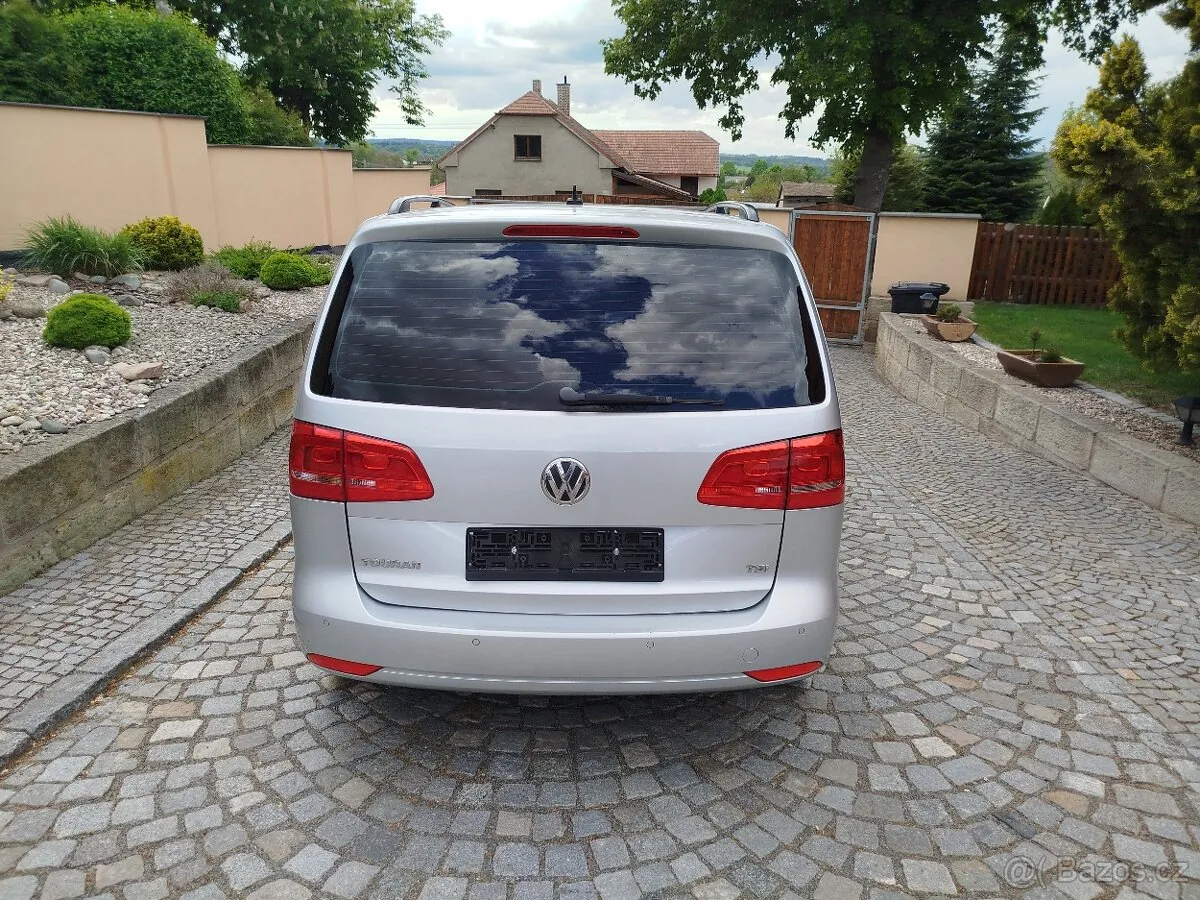 Volkswagen Touran 2011 photo 5