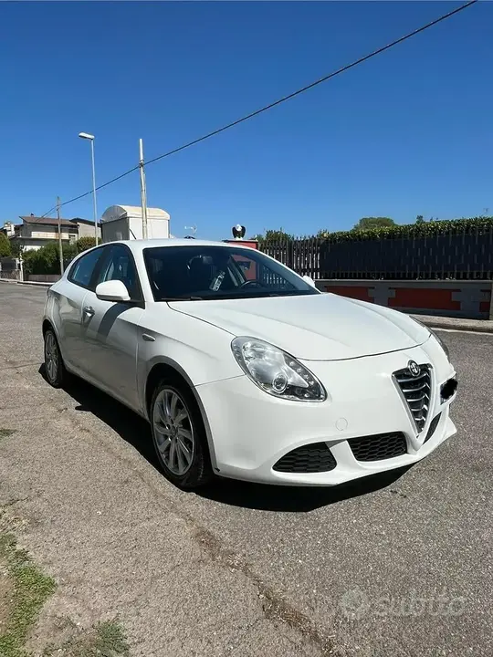 Alfa Romeo Giulietta 2011 photo 2