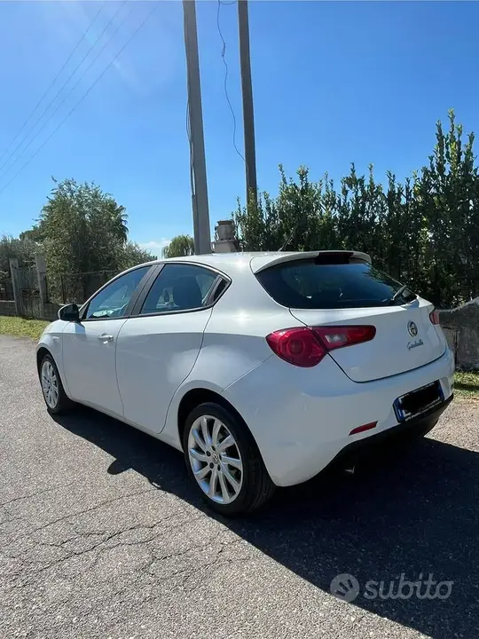 Alfa Romeo Giulietta 2011 photo 4