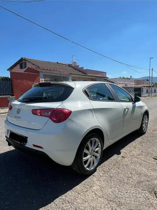 Alfa Romeo Giulietta 2011 photo 3