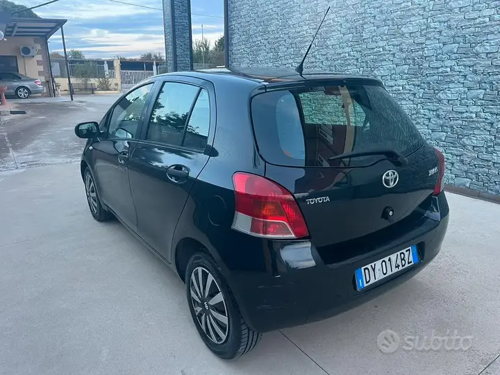 Toyota Yaris 2009 photo 3