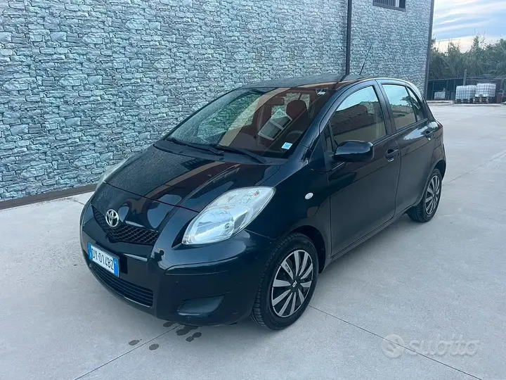 Toyota Yaris 2009 photo 2