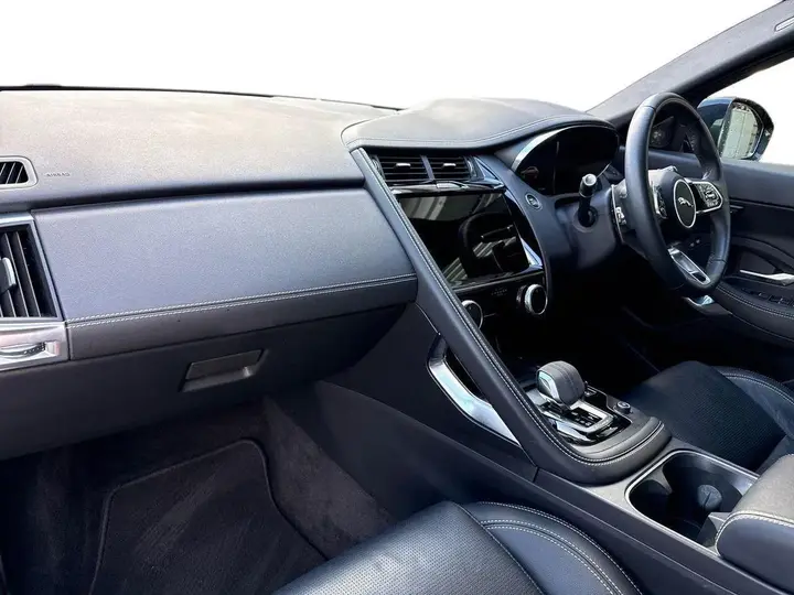 Jaguar E-Pace 2024 photo 2