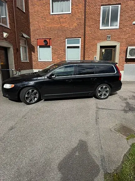 Volvo V70 2011 photo 2