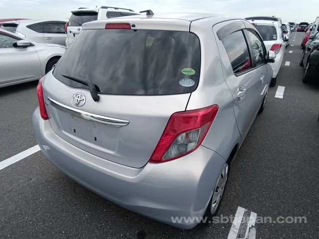Toyota Vitz 2013 photo 4
