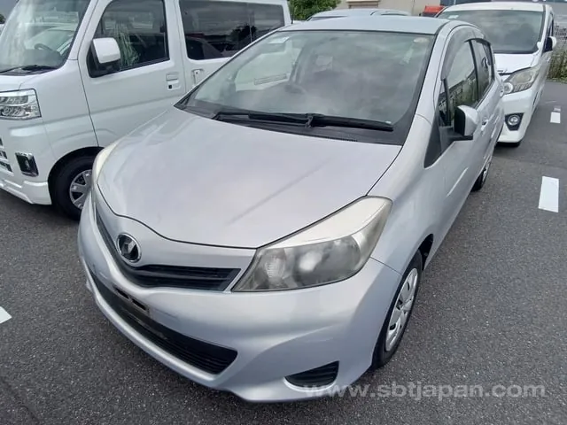 Toyota Vitz 2013 photo 2