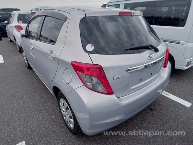 Toyota Vitz 2013 photo 3