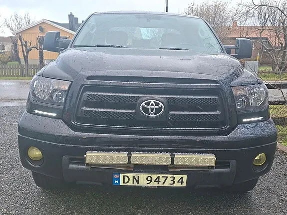 Toyota Tundra 2010 photo 2