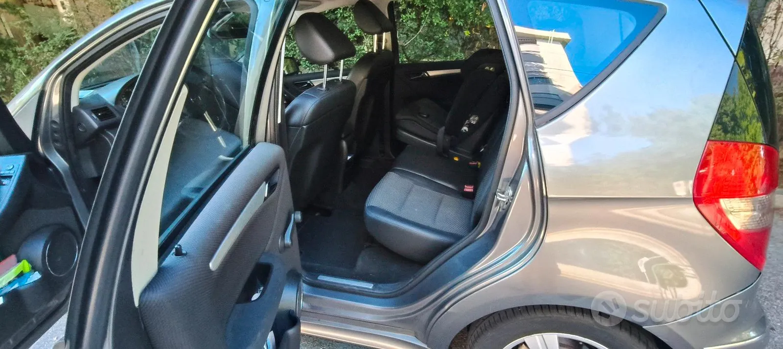 Mercedes-Benz A-Class 2010 photo 5