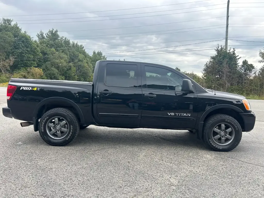 Nissan Titan 2015 photo 2