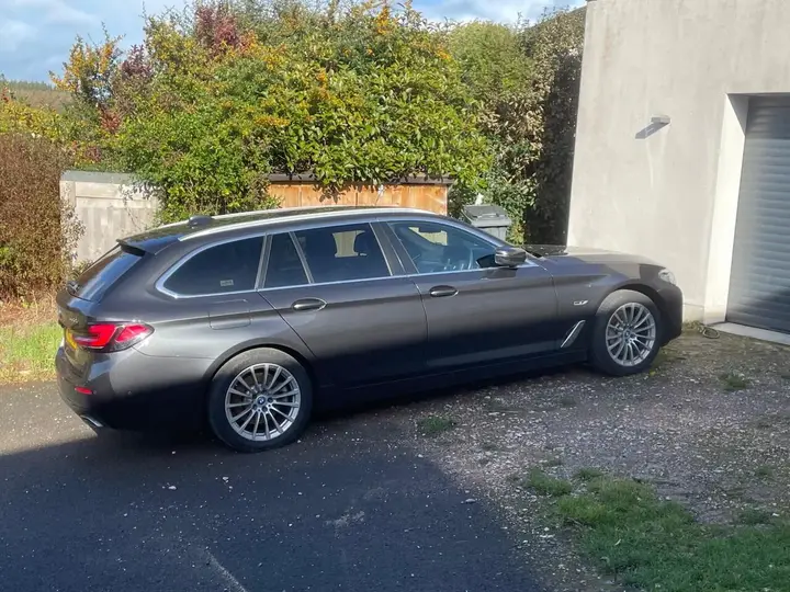 BMW 5 Series 2023 photo 3