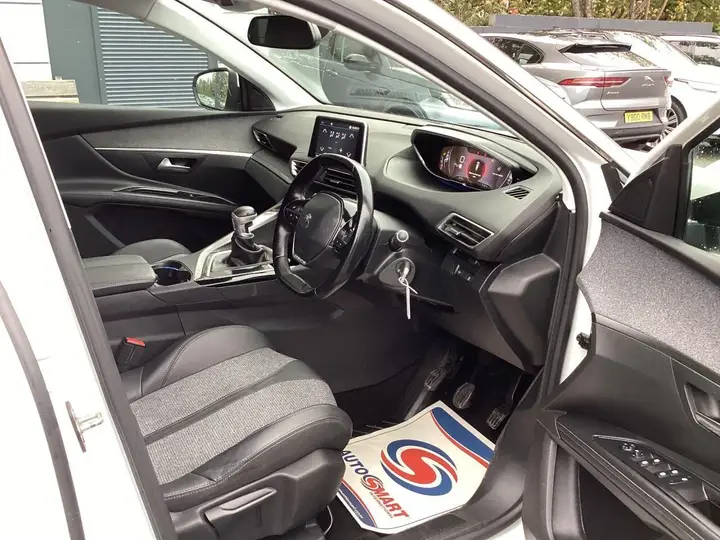 Peugeot 5008 2019 photo 2