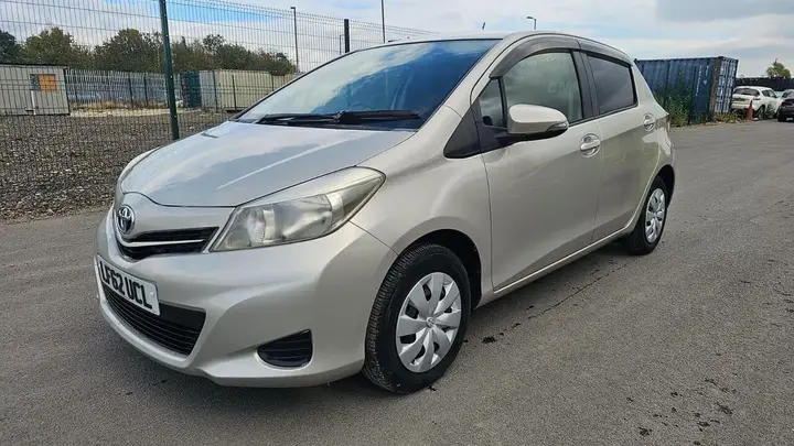 Toyota Yaris 2013 photo 3