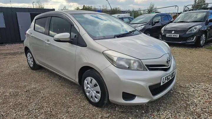 Toyota Yaris 2013 photo 5
