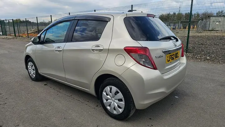Toyota Yaris 2013 photo 4