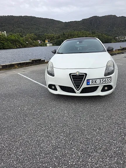 Alfa Romeo Giulietta 2011 photo 2