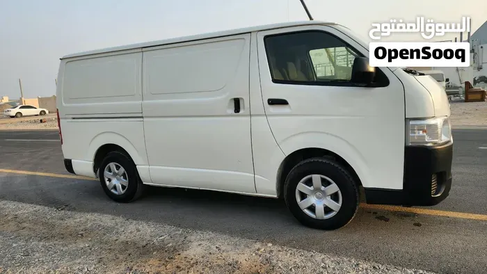 Toyota Hiace 2022 photo 2