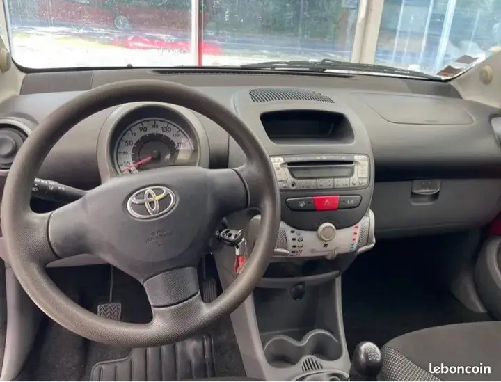 Toyota Aygo 2010 photo 2