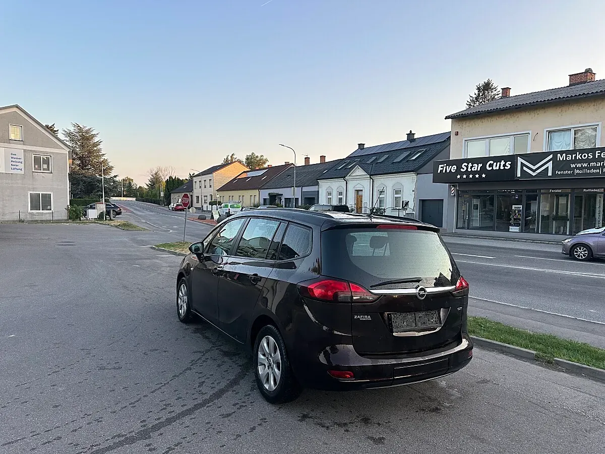 Opel Zafira Tourer 2012 photo 2